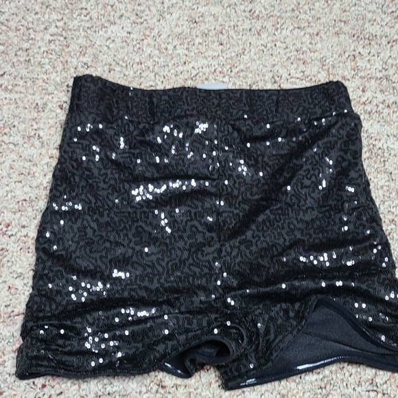 3/$15 10th HOUSE SEQUIN DANCERS SHORTS - Picture 5 of 6